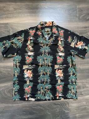 Hawaiian Reserve Collection Men's Black Tropical Print Button-Up Shirt